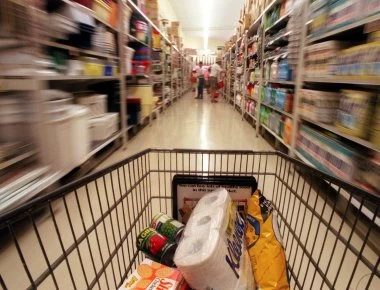 7 τροφές που πρέπει να σβήσεις από την λίστα του σούπερ μάρκετ για να χάσεις τα περιττά κιλά γρήγορα